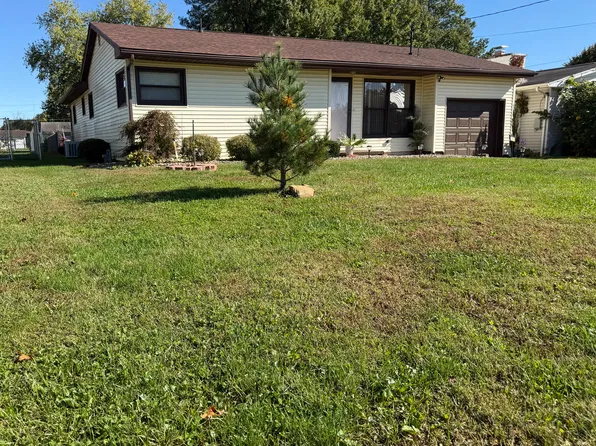 734 Mary St, Belpre, OH 45714