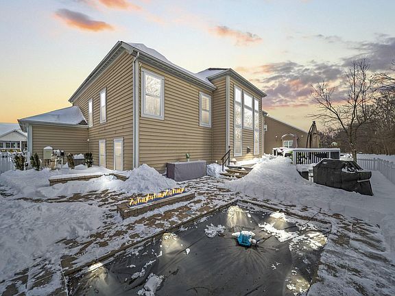 3rd image of 1435 Fairway Dr