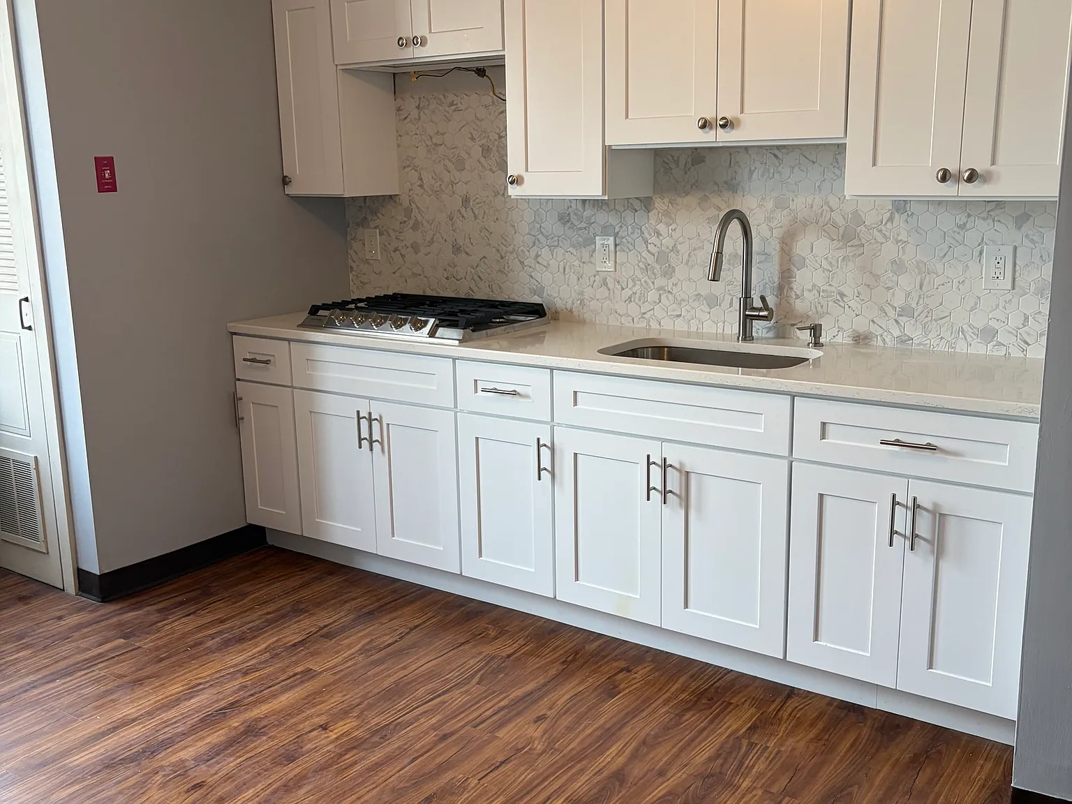 1 bed, 1.0 bath, 600 sqft, $1,800 — Photo 2