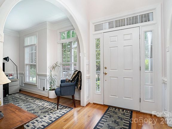 5th image of 3003 Greenmont Cir