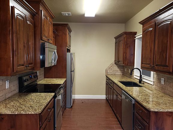 2nd image of 1415A N Monte Vista St #1