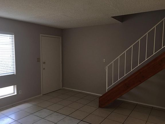 4th image of 944 S Valencia Unit 27