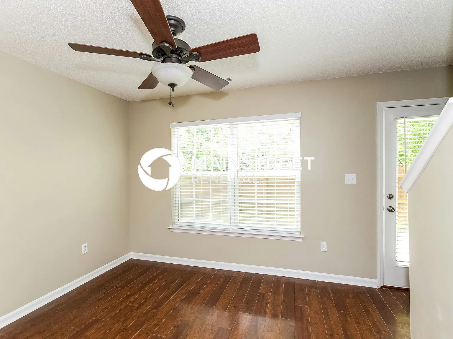 126 Hampshire Dr — Photo 3