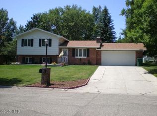 405 18th St NE, Watertown, SD 57201