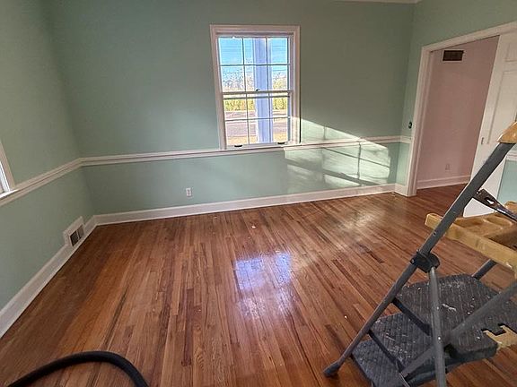 4th image of 1012 Mount Vernon Rd