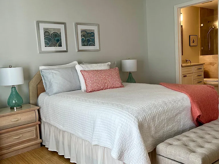 Master bedroom with queen bed