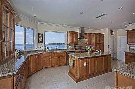 4th image of 2000 S Bayshore Dr APT 31