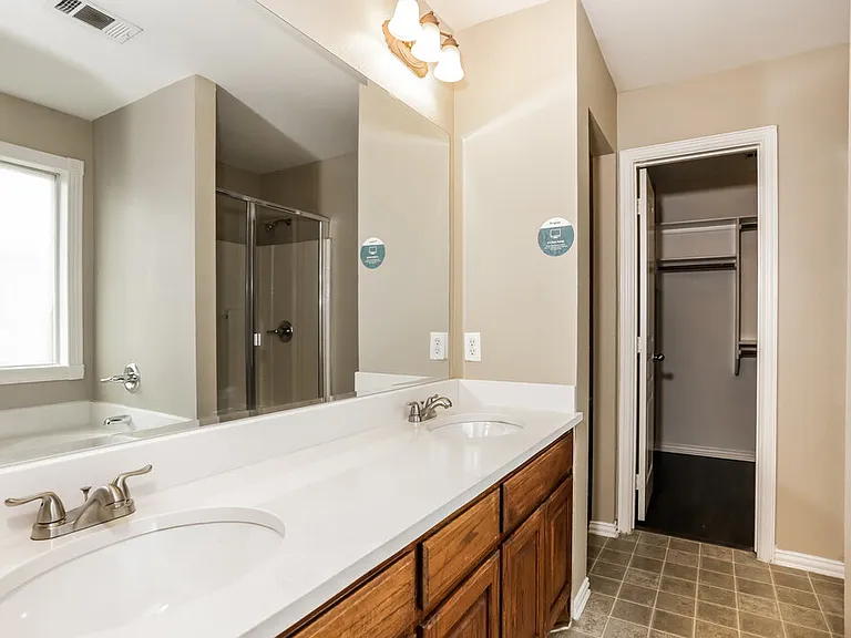 915 Joshua Dr — Photo 12
