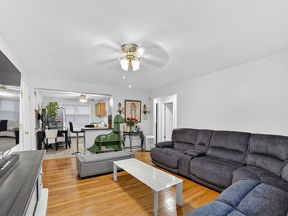 4th image of 7410 N Oakley Ave APT 3A