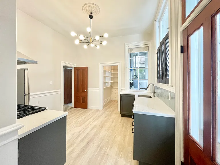 885 Waller St — Photo 11