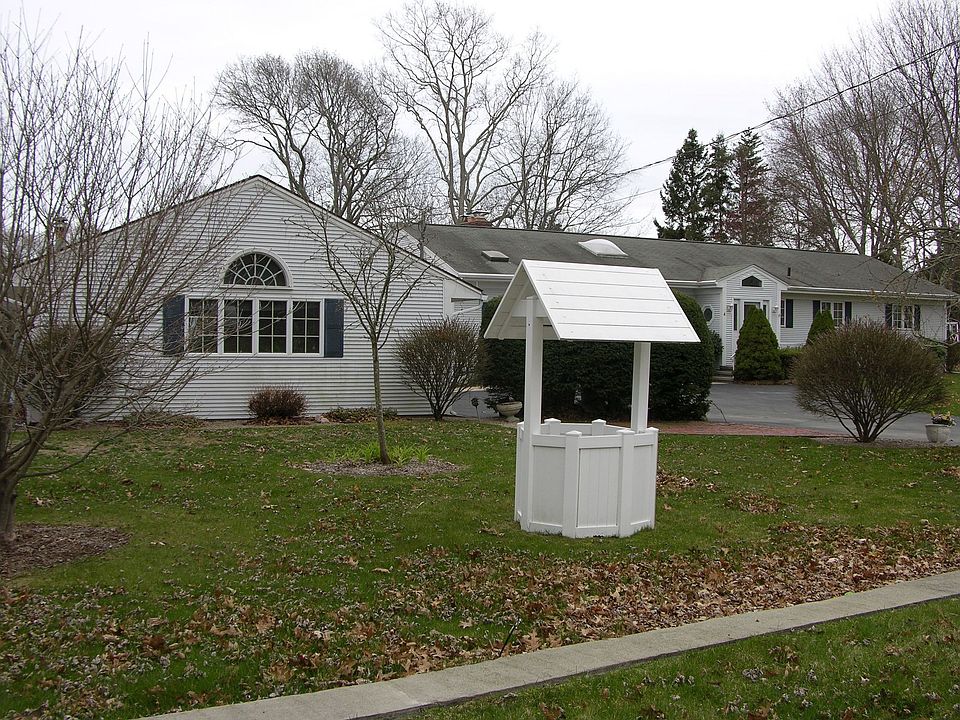 Expansive ranch with central air, minutes to beaches and marinas.