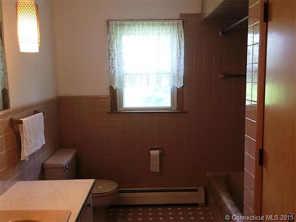 5th image of 52 Wedgewood Dr