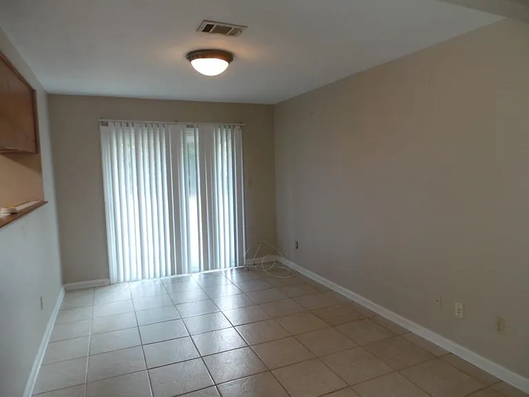 1506 Twin Lakes Cir — Photo 3