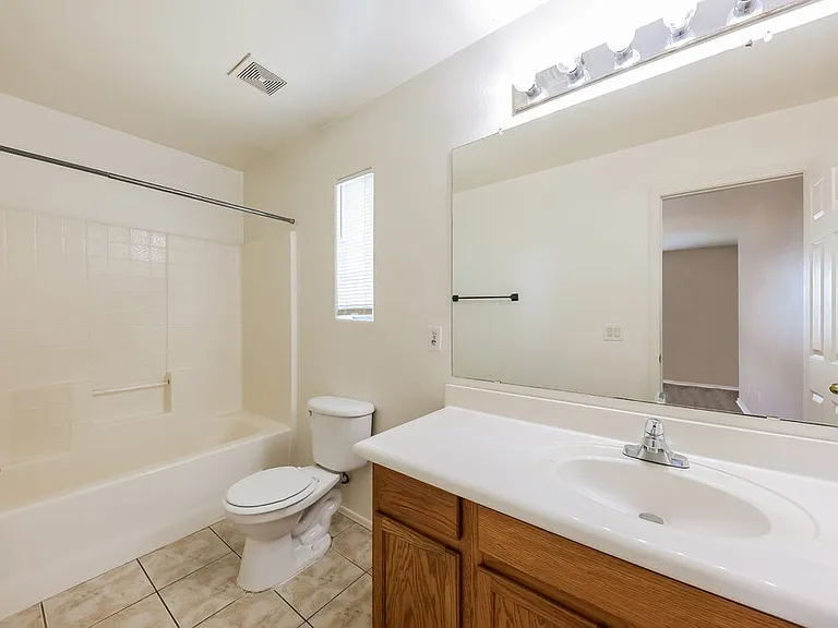 7222 S 37th Dr — Photo 12