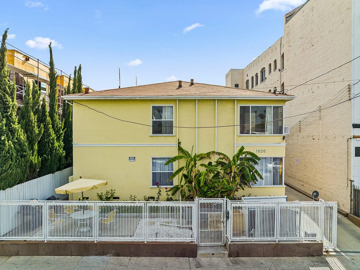 Building Photo - 1620 N Normandie Ave #4