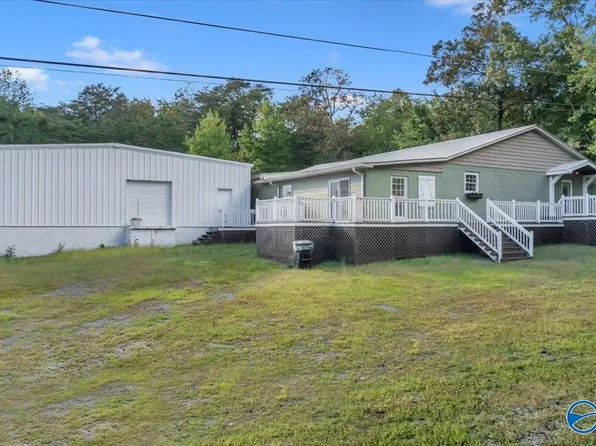 1046 Susan Dr NE, Fort Payne, AL 35967