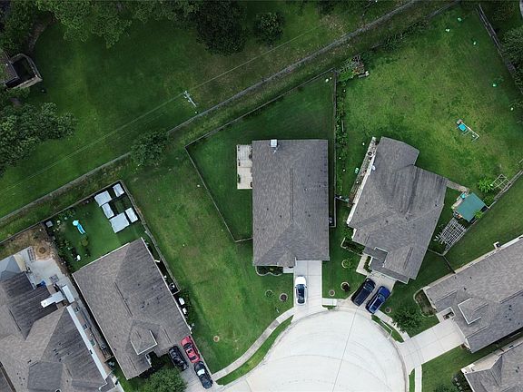 4th image of 15639 Lakewood Terrace Dr