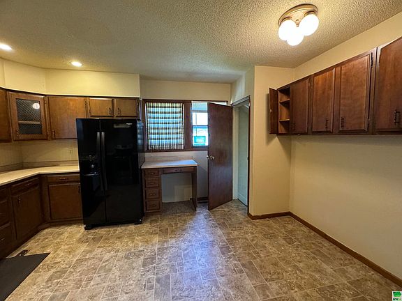 3rd image of 710 Vestal St
