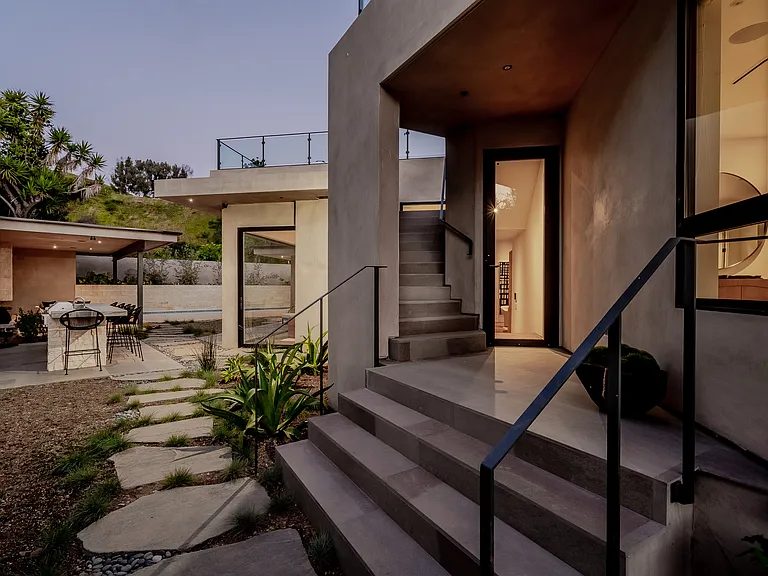 1205 Las Lomas Pl — Photo 31