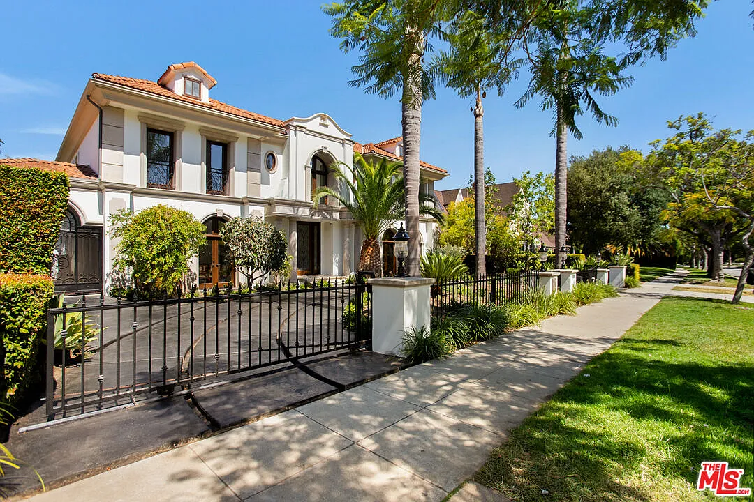 5 bed, 5.5 bath, 6168 sqft, $40,000 — Photo 2