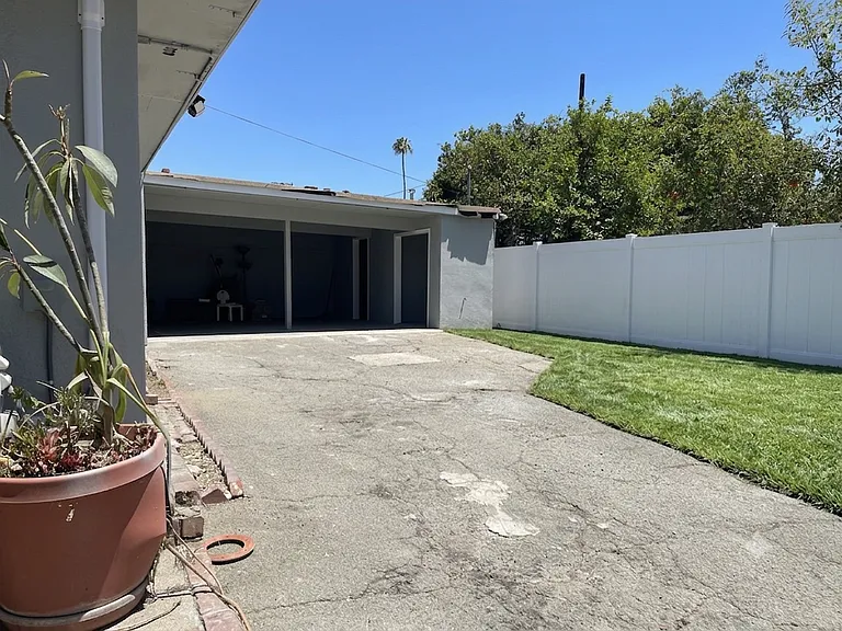702 Beckville St — Photo 14