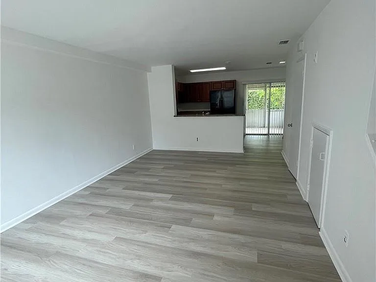 2896 S Edgehill Ln #2896 — Photo 3