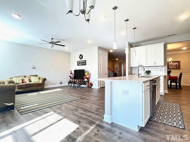 917 Haybeck Ln — Photo 4