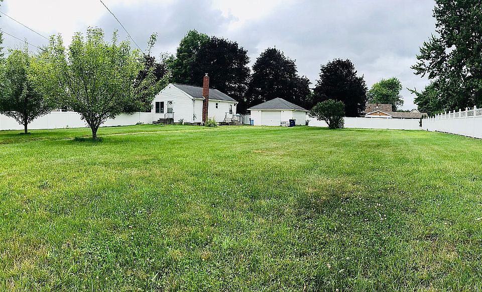 Front of house & garage