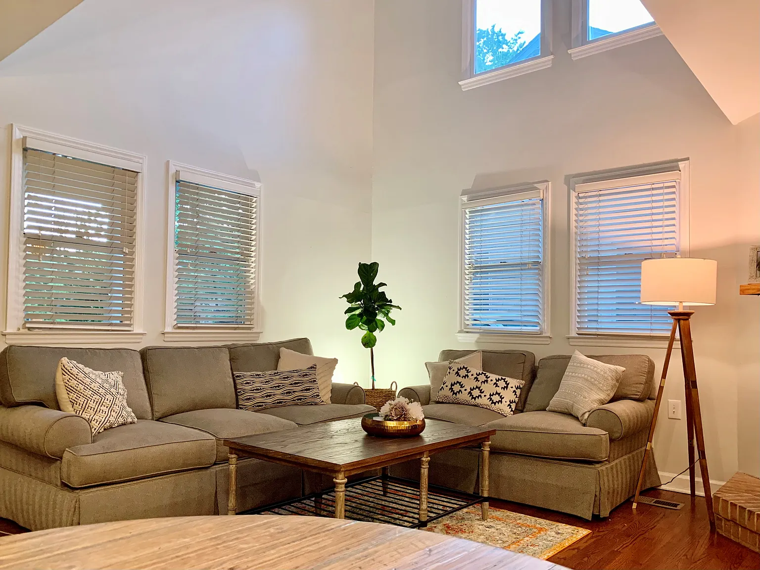 2 bed, 1.0 bath, 966 sqft, $2,595 — Photo 3