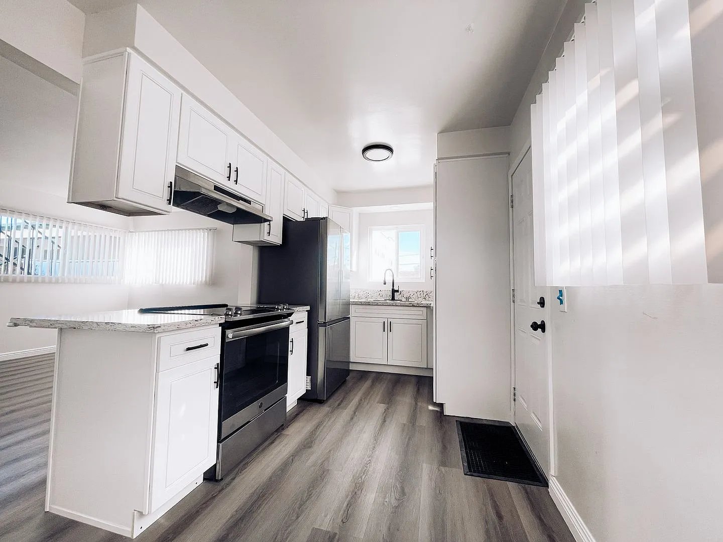 2120 Huntington Ln. — Photo 1