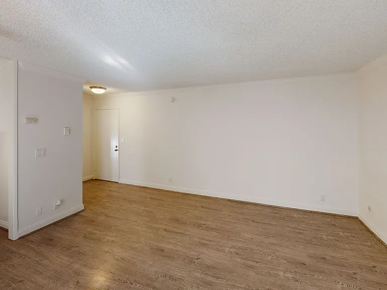 5th Street Apartments — Photo 10