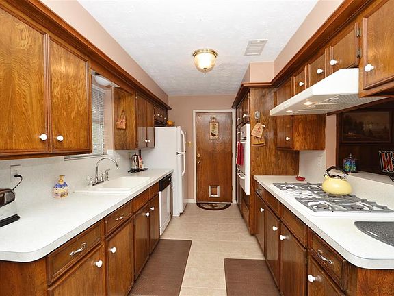 4th image of 2320 Goodrich St