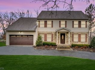 22 Malcolm Pl, Mahwah, NJ 07430