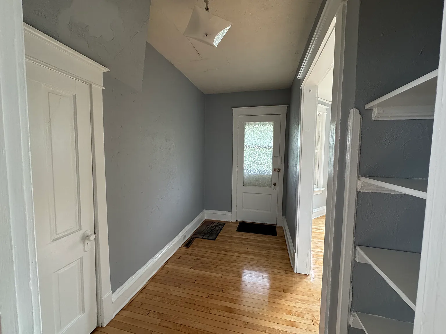 3 bed, 1200 sqft, $1,850 — Photo 2