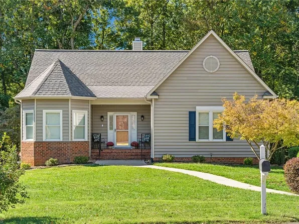 6858 Greenbrook Dr, Clemmons, NC 27012