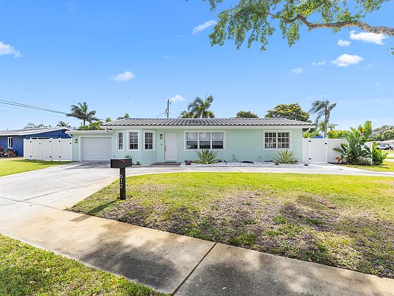 4th image of 612 SE 10th Avenue