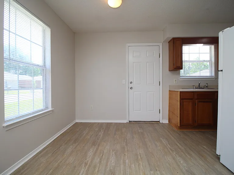 509 Wood Crest Way — Photo 4