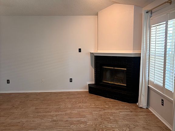 5th image of 1010 Iola Dr