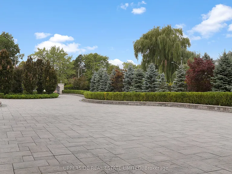 29 Riverside Blvd W — Photo 27