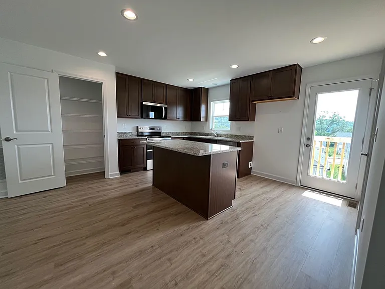 3141 Belle Ave NE — Photo 12