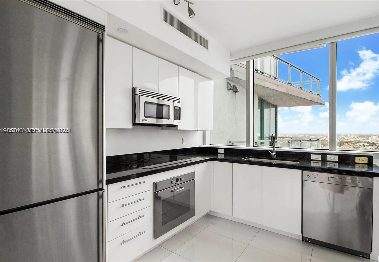 Mint Condo — Photo 4