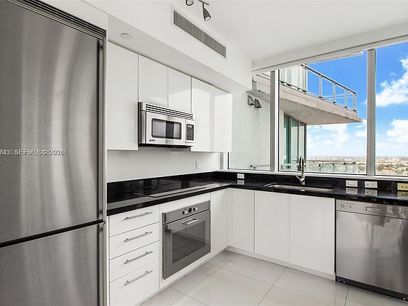 4th image of 92 SW 3rd St APT 2510