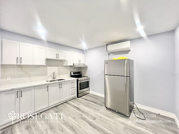 2nd image of 559 Dundas St #2