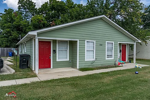 304 E Stoner Ave Photo 1
