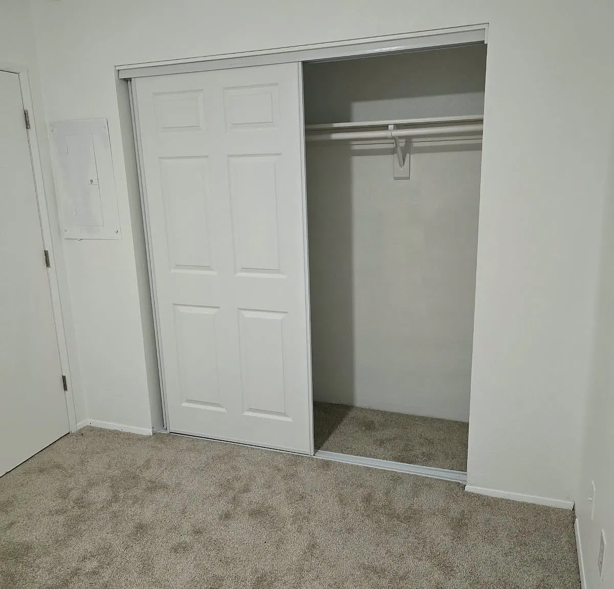 2 bed, 1.5 bath, 1100 sqft, $1,675 — Photo 3