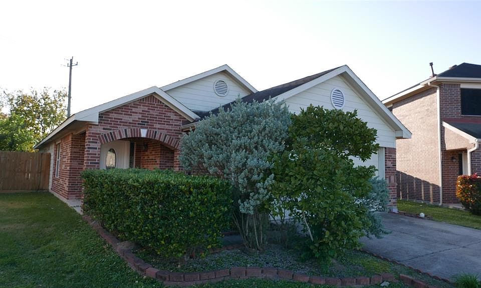 1st image of 3827 Gardenia Bend Dr