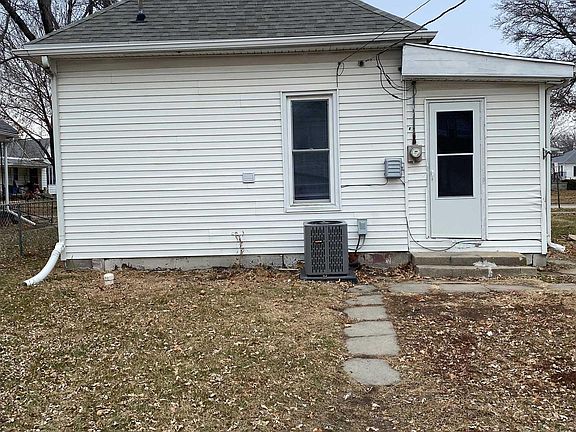 2nd image of 102 W Joy St