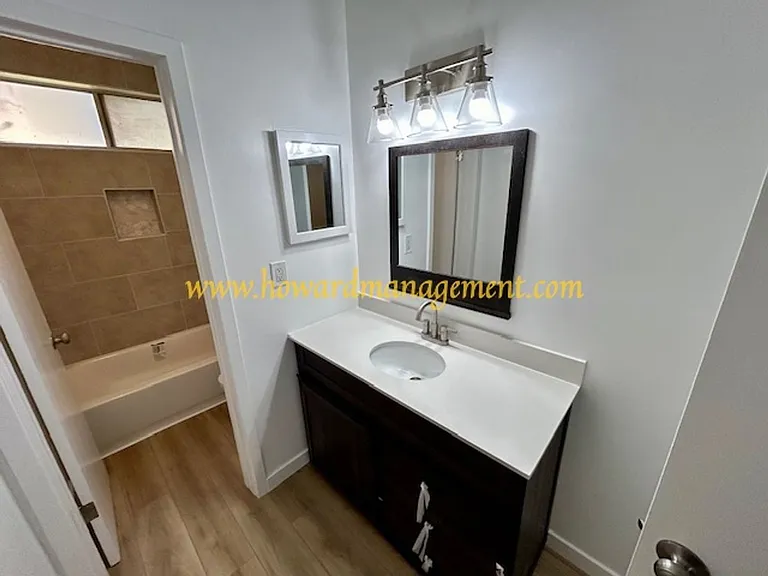 04256LI — Photo 10