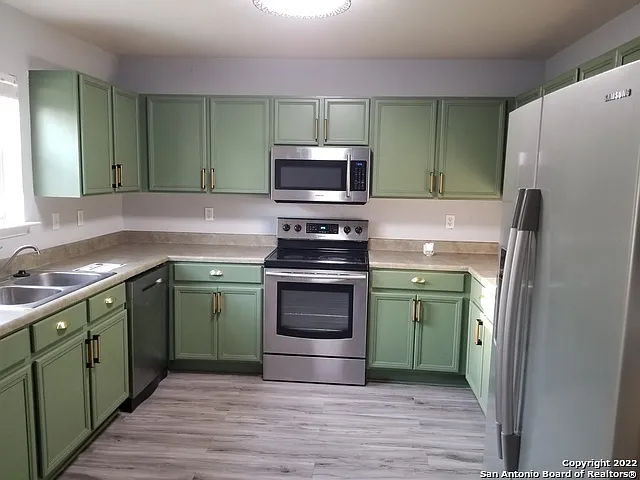4 bed, 3.0 bath, 1933 sqft, $1,845 — Photo 4