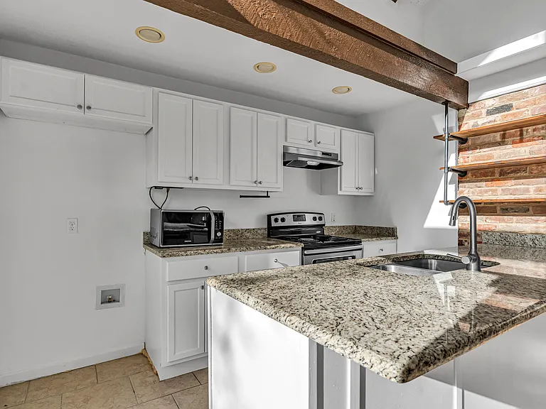 508 Whittle Way — Photo 16
